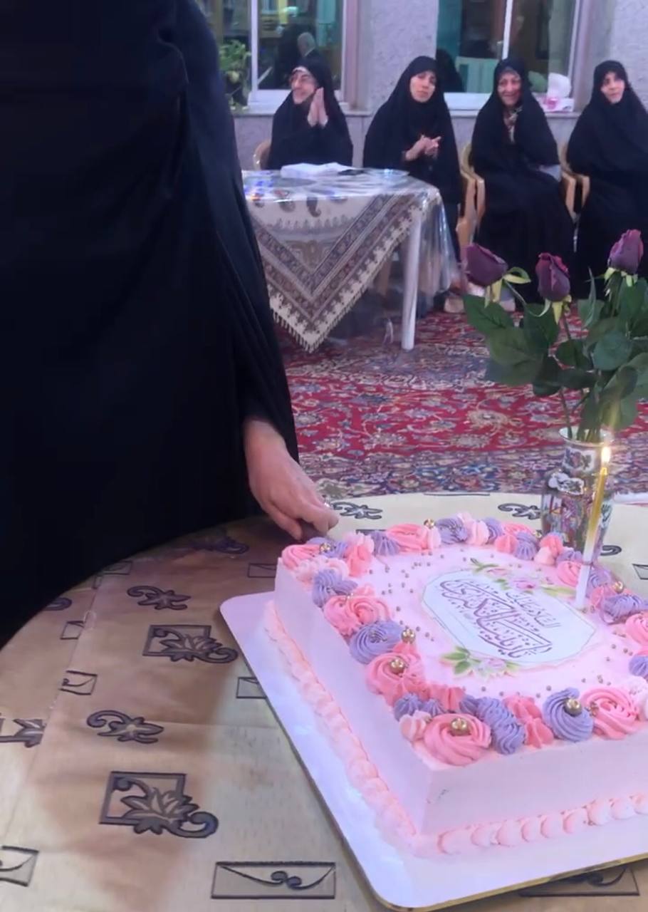 این تصویر دارای صفت خالی alt است؛ نام پروندهٔ آن zahra-1.jpg است